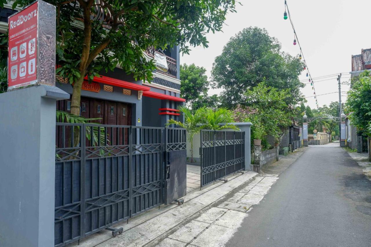 Reddoorz Syariah Near Monumen Jogja Kembali 호텔 Kejayan 외부 사진