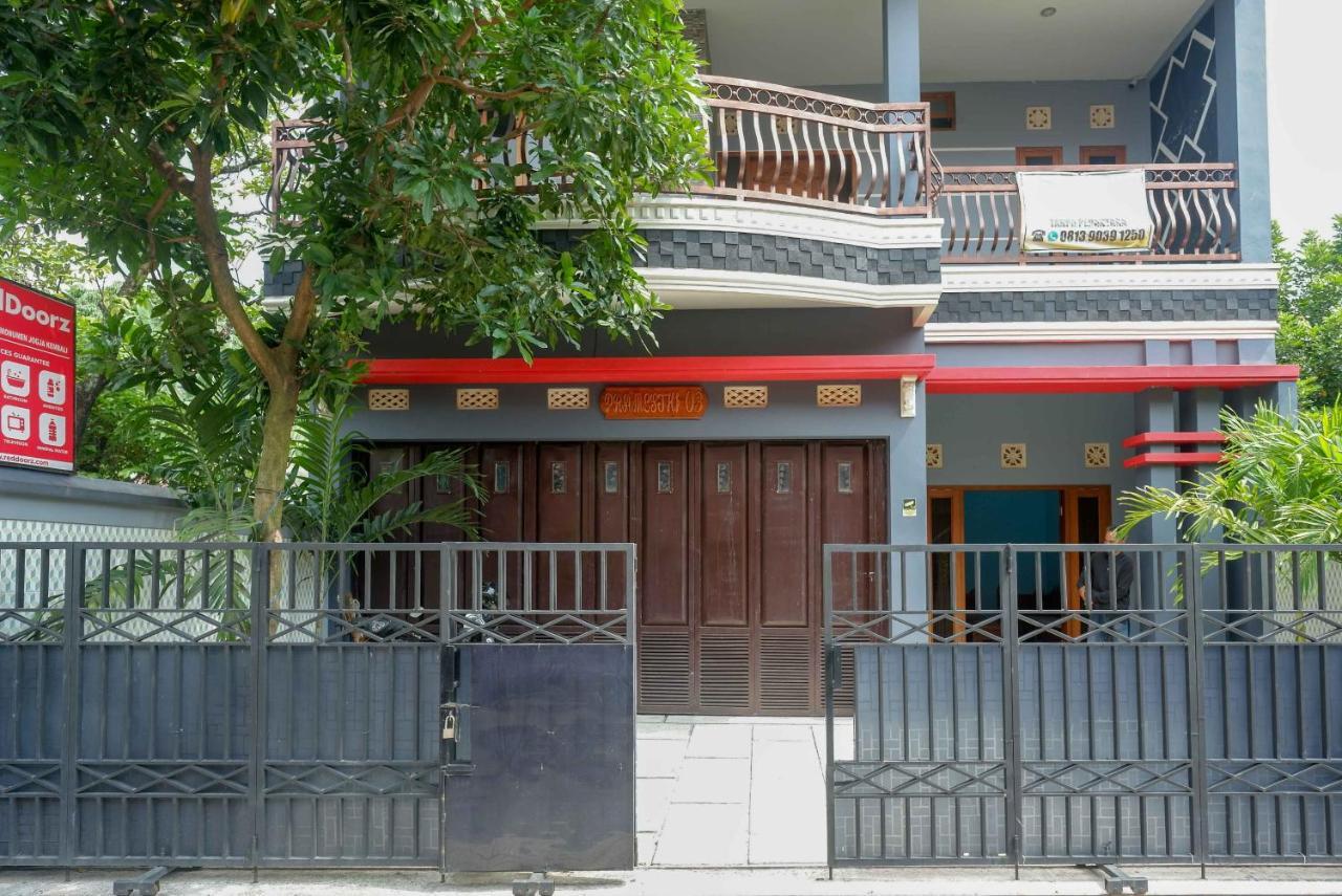 Reddoorz Syariah Near Monumen Jogja Kembali 호텔 Kejayan 외부 사진